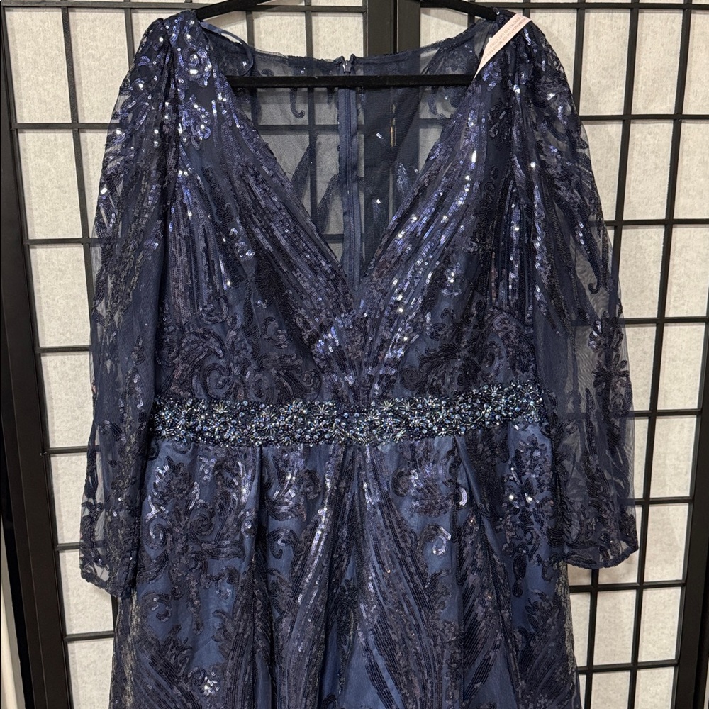 Mac Duggal size 18 style 67113 Long Sleeve Embellished Evening Gown navy blue - Picture 3 of 13